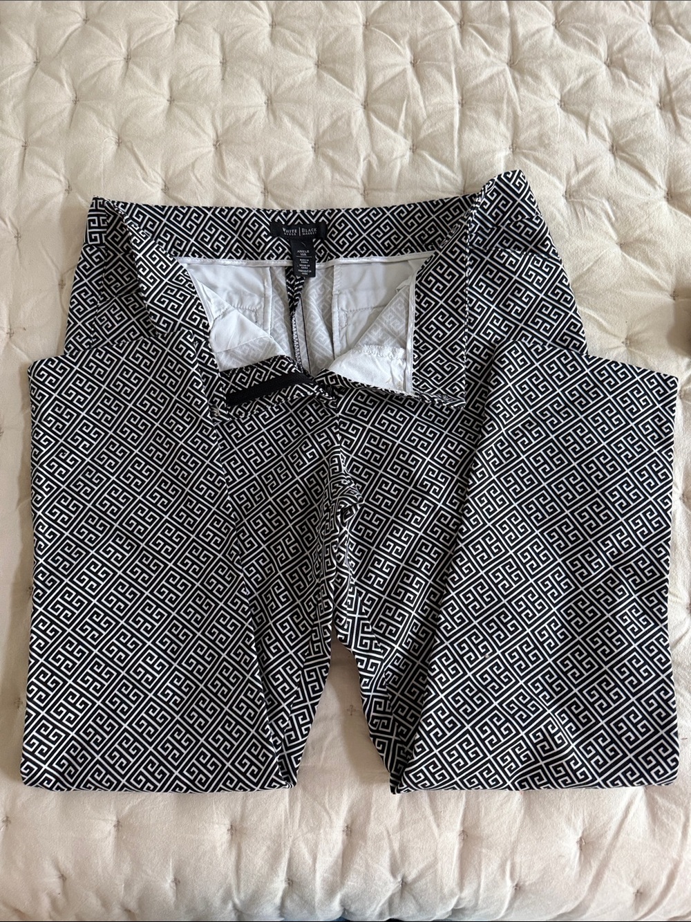 White House Black Market Black & White Geometric Ankle Crop Pants